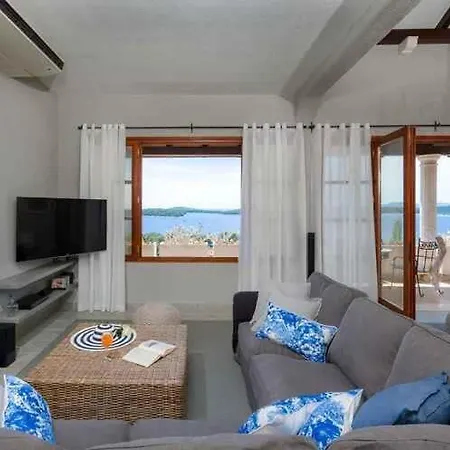 Majestic Tranquil With Stunning Panoramic View