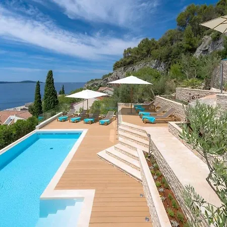 Majestic Tranquil With Stunning Panoramic View Vila
